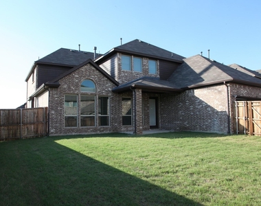 2025 Menominee Drive - Photo Thumbnail 33