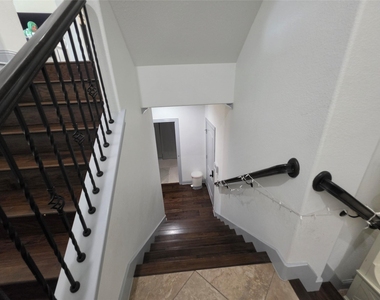 809 Rockingham Drive - Photo Thumbnail 8