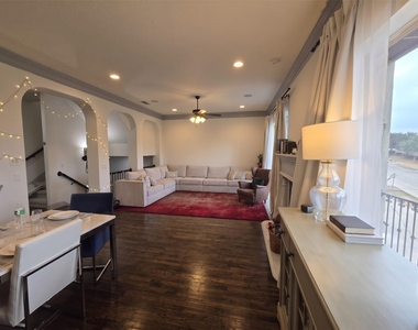 809 Rockingham Drive - Photo Thumbnail 4