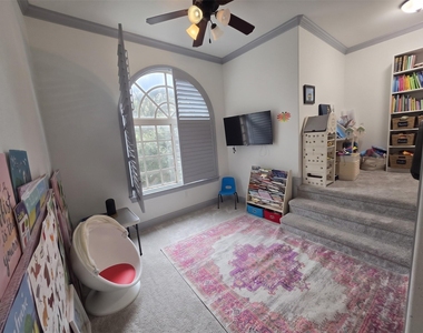 809 Rockingham Drive - Photo Thumbnail 6