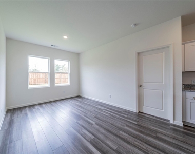 1838 Mccree Street - Photo Thumbnail 7