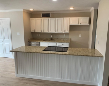 700 Sunny Slope Drive - Photo Thumbnail 3