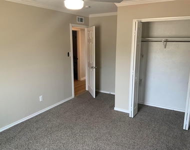 700 Sunny Slope Drive - Photo Thumbnail 8