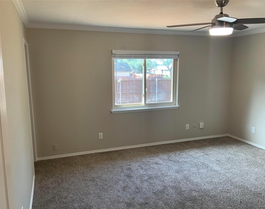700 Sunny Slope Drive - Photo Thumbnail 5