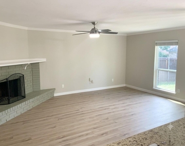 700 Sunny Slope Drive - Photo Thumbnail 2