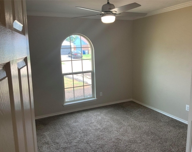 700 Sunny Slope Drive - Photo Thumbnail 7