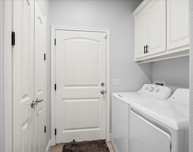 2206 Navasota Street - Photo Thumbnail 5