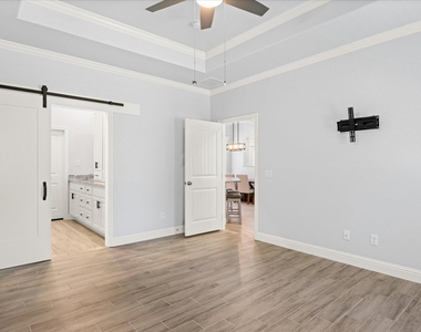 2206 Navasota Street - Photo Thumbnail 12