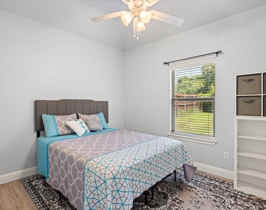 2206 Navasota Street - Photo Thumbnail 7