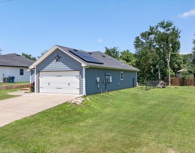 2206 Navasota Street - Photo Thumbnail 21