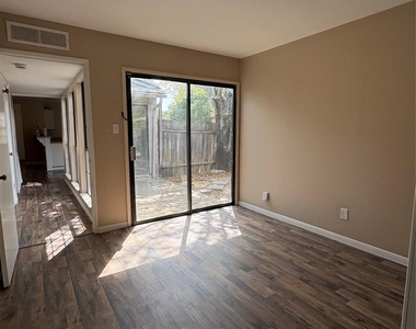 510 Matterhornn Street - Photo Thumbnail 16