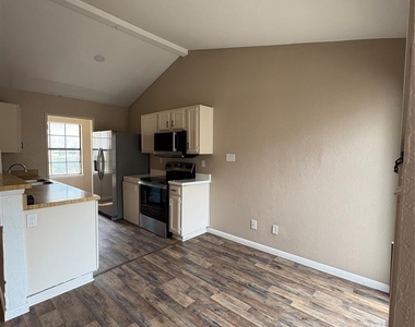 510 Matterhornn Street - Photo Thumbnail 5
