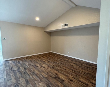 510 Matterhornn Street - Photo Thumbnail 3