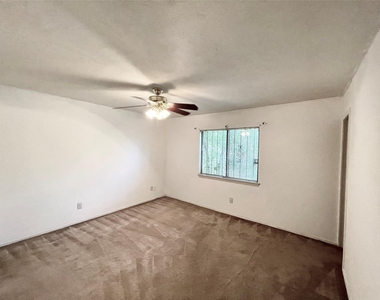 9551 Kerrville Street - Photo Thumbnail 3