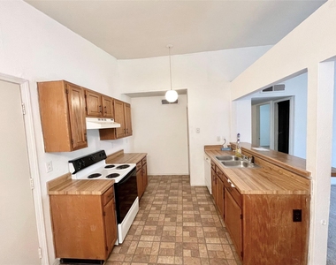 9551 Kerrville Street - Photo Thumbnail 2