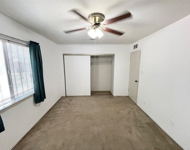 9551 Kerrville Street - Photo Thumbnail 6