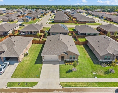 336 Wildrose Circle - Photo Thumbnail 4