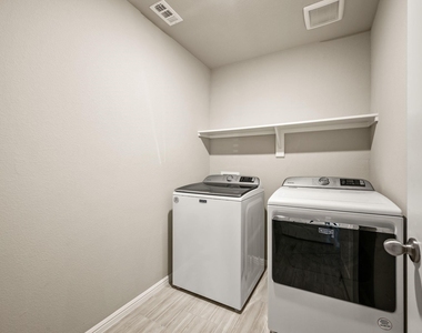 336 Wildrose Circle - Photo Thumbnail 13