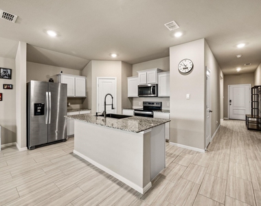 336 Wildrose Circle - Photo Thumbnail 10