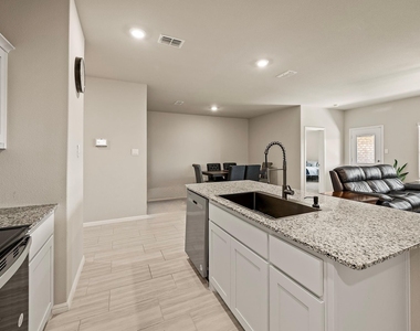 336 Wildrose Circle - Photo Thumbnail 12