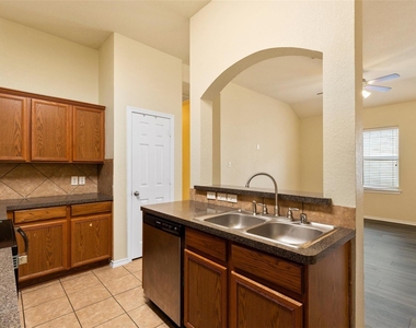 1213 Redman Avenue - Photo Thumbnail 5