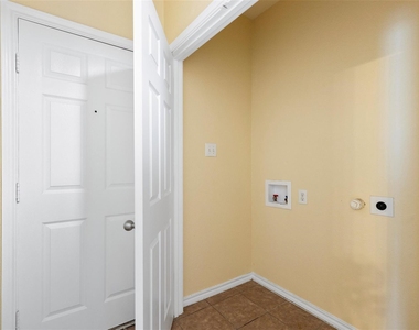 1213 Redman Avenue - Photo Thumbnail 8