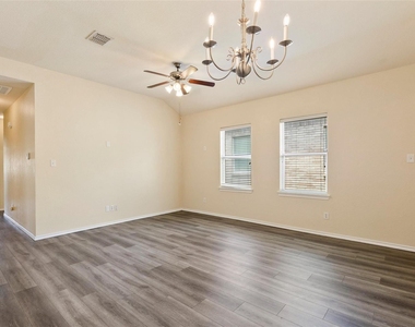 1213 Redman Avenue - Photo Thumbnail 4