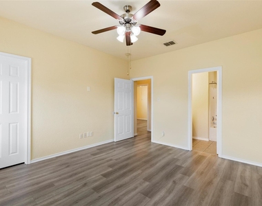 1213 Redman Avenue - Photo Thumbnail 10