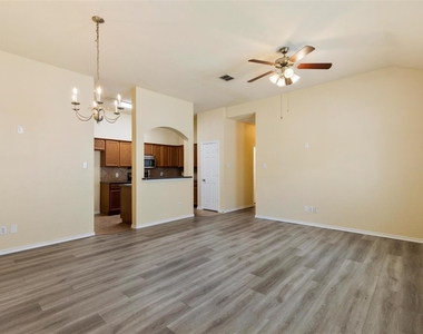 1213 Redman Avenue - Photo Thumbnail 2