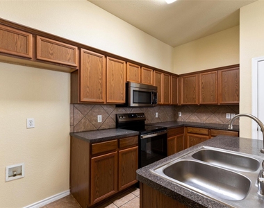 1213 Redman Avenue - Photo Thumbnail 6