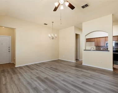 1213 Redman Avenue - Photo Thumbnail 3