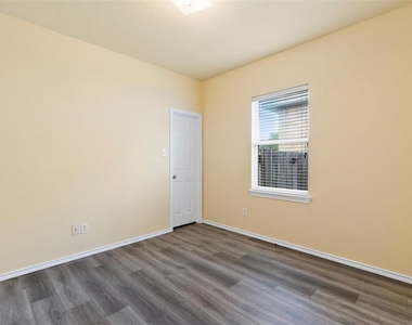 1213 Redman Avenue - Photo Thumbnail 13