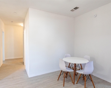 1833 N 7th Street - Photo Thumbnail 8