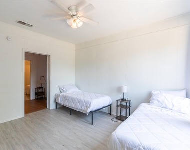 1833 N 7th Street - Photo Thumbnail 14
