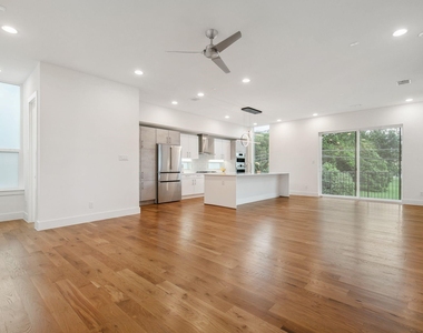 1920 Cuyler Court - Photo Thumbnail 5