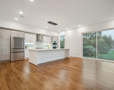 1920 Cuyler Court - Photo Thumbnail 8