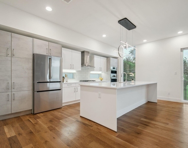 1920 Cuyler Court - Photo Thumbnail 9