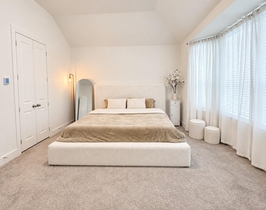 1613 Sandhill Lane - Photo Thumbnail 13