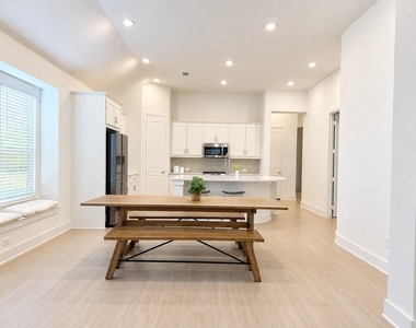 1613 Sandhill Lane - Photo Thumbnail 7