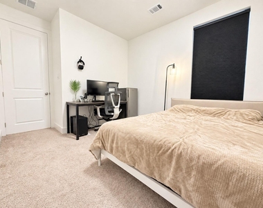 1613 Sandhill Lane - Photo Thumbnail 21