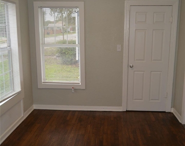 712 Cantey Avenue W - Photo Thumbnail 5