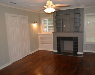 712 Cantey Avenue W - Photo Thumbnail 1