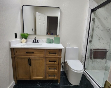 2908 Washington Street - Photo Thumbnail 3