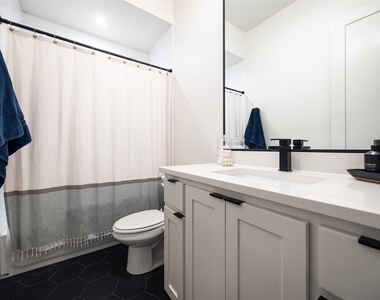 416 Grandview Avenue - Photo Thumbnail 20