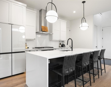 416 Grandview Avenue - Photo Thumbnail 6