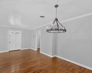 4812 Wateka Drive - Photo Thumbnail 2