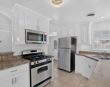 4812 Wateka Drive - Photo Thumbnail 11