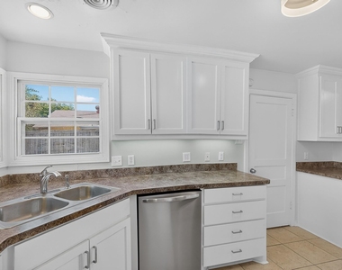 4812 Wateka Drive - Photo Thumbnail 13