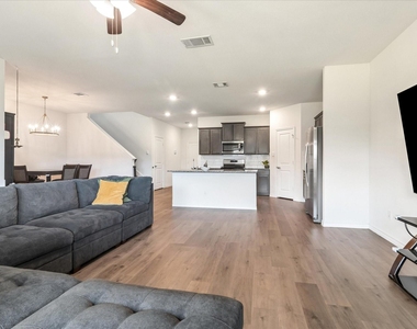 1310 Blossom Court Drive - Photo Thumbnail 5