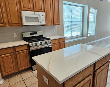 4412 Laney Court - Photo Thumbnail 8